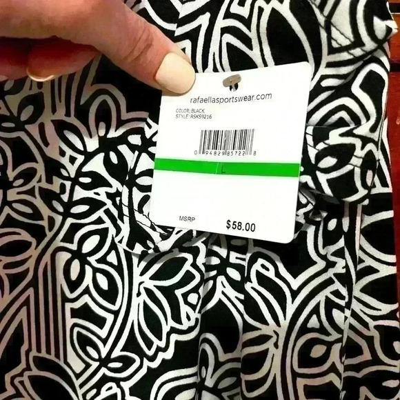 NWT Classy Black & White Rafaella Top - Large. - Picture 5 of 11